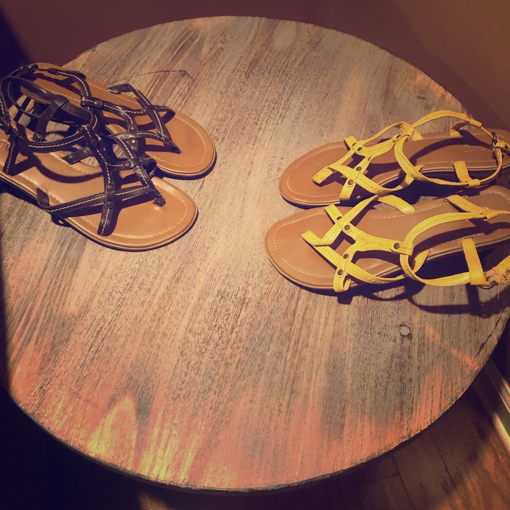 Bundle of 2 Cato strapping sandles.